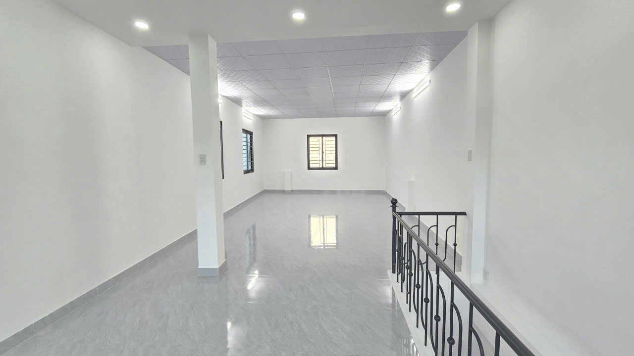 Bán nhà 3 tầng ngay góc vòng xoay đường số 13 - Lê Hồng Phong - Đồng Nai