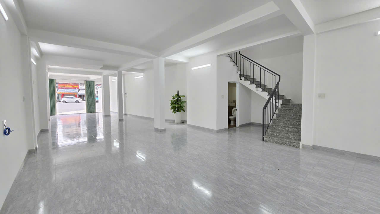 Bán nhà 3 tầng ngay góc vòng xoay đường số 13 - Lê Hồng Phong - Đồng Nai