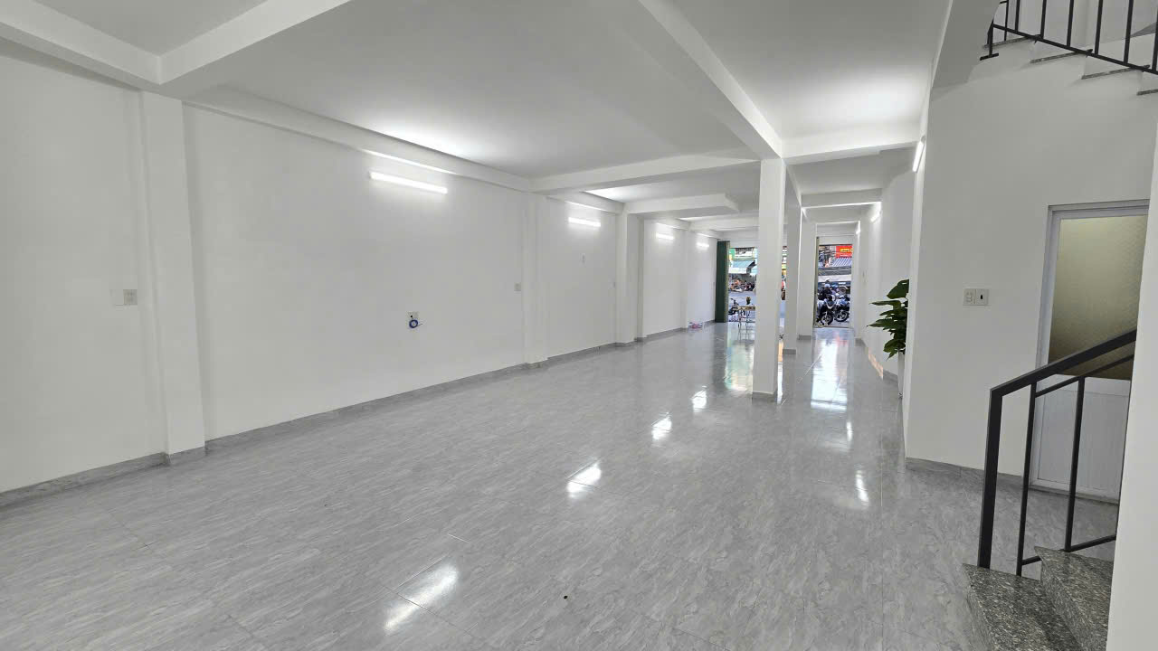 Bán nhà 3 tầng ngay góc vòng xoay đường số 13 - Lê Hồng Phong - Đồng Nai