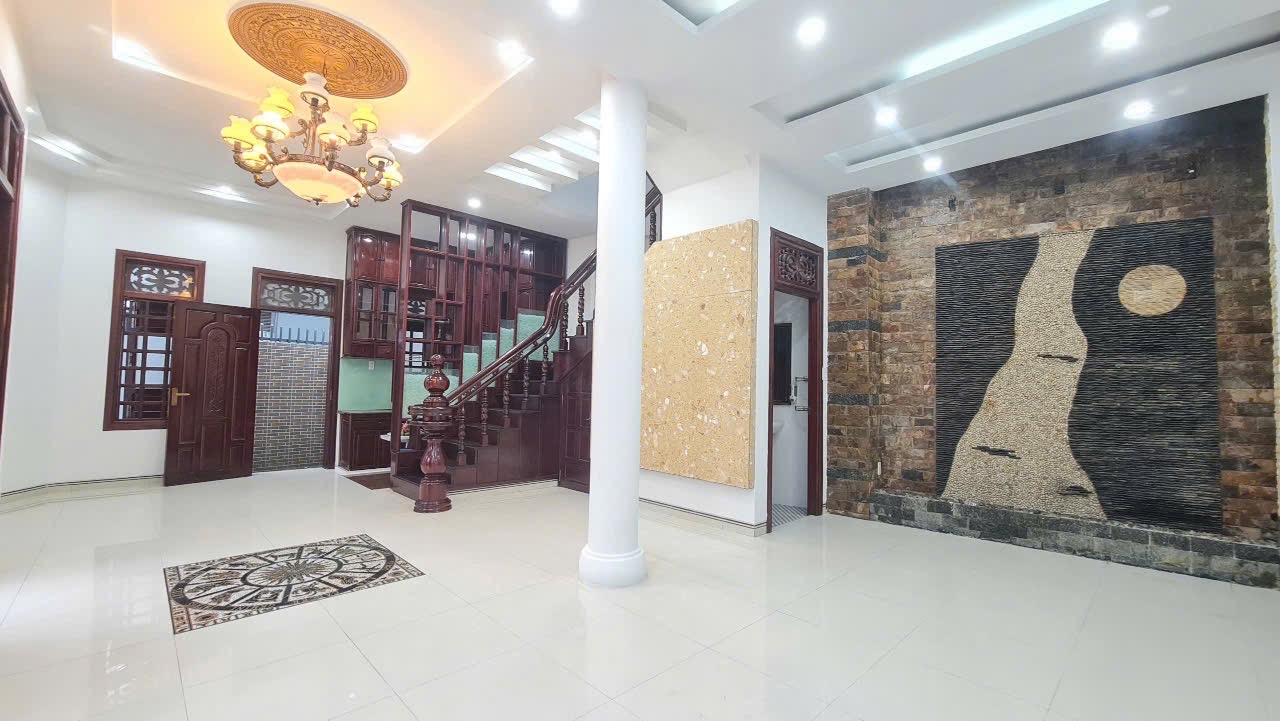 Bán nhà 3 tầng góc 2 mặt tiền đường Đồng Nai, tp. Nha Trang