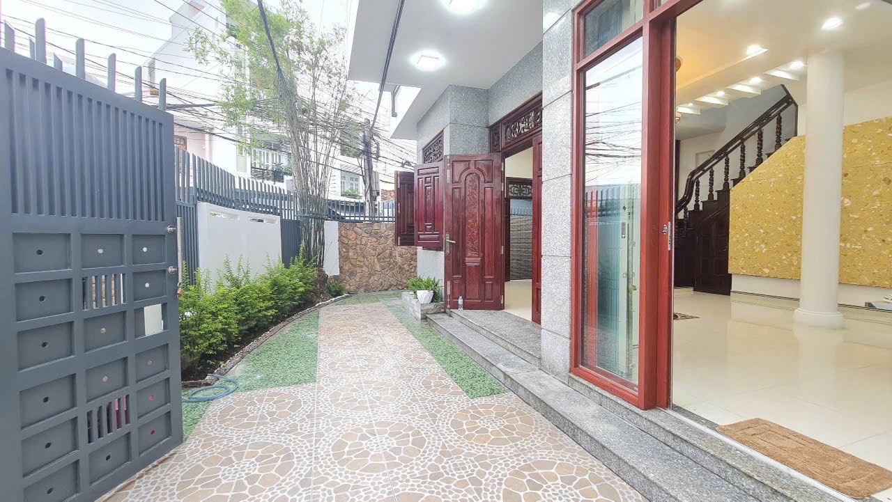 Bán nhà 3 tầng góc 2 mặt tiền đường Đồng Nai, tp. Nha Trang