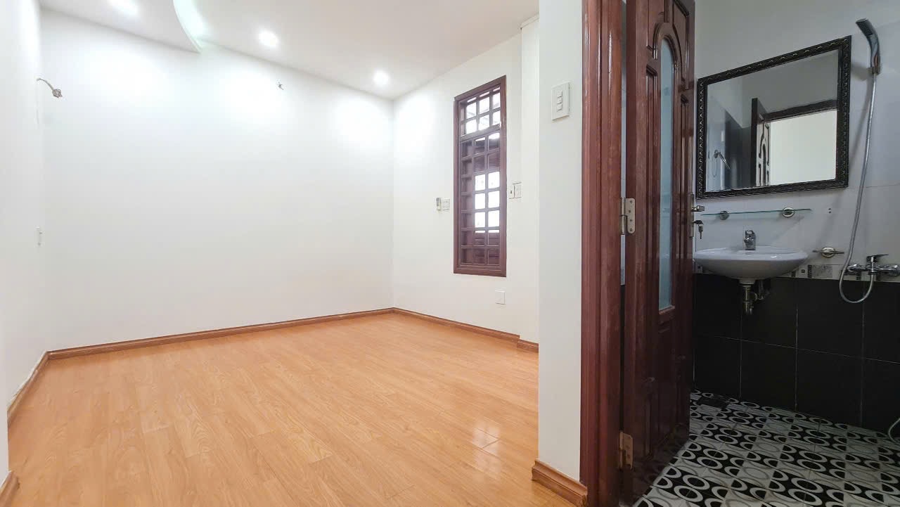 Bán nhà 3 tầng góc 2 mặt tiền đường Đồng Nai, tp. Nha Trang