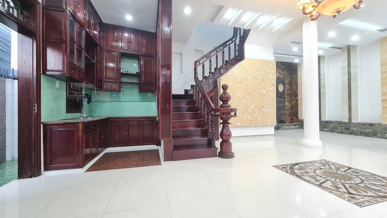 Bán nhà 3 tầng góc 2 mặt tiền đường Đồng Nai, tp. Nha Trang