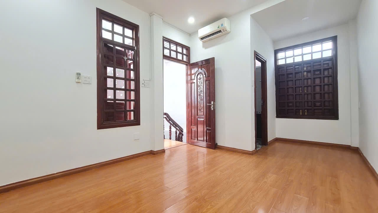 Bán nhà 3 tầng góc 2 mặt tiền đường Đồng Nai, tp. Nha Trang