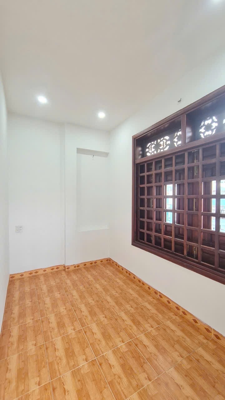 Bán nhà 3 tầng góc 2 mặt tiền đường Đồng Nai, tp. Nha Trang