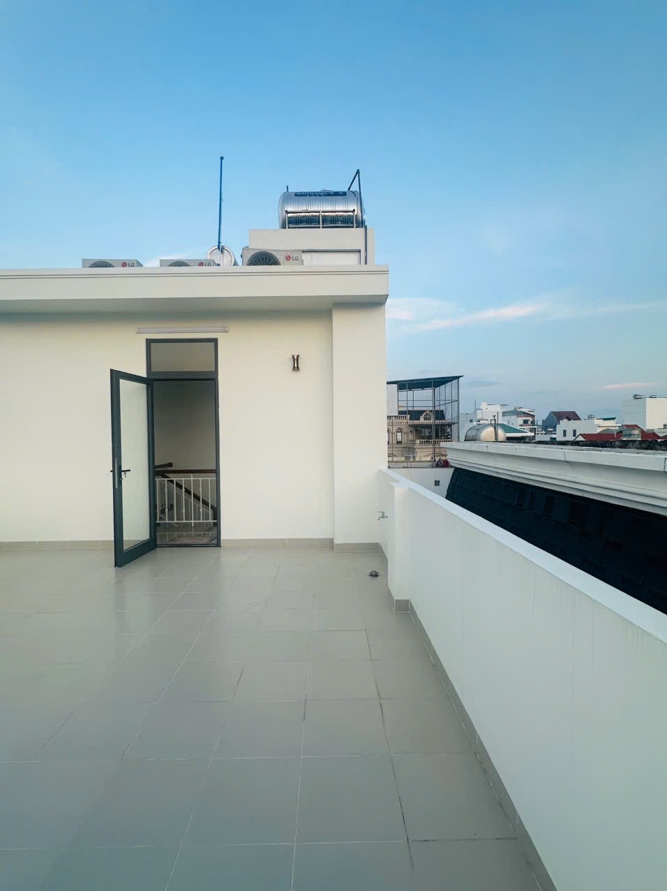 Bán nhà 4 tầng góc 2 mặt tiền Lê Chân + Âu Cơ trung tâm Nha Trang