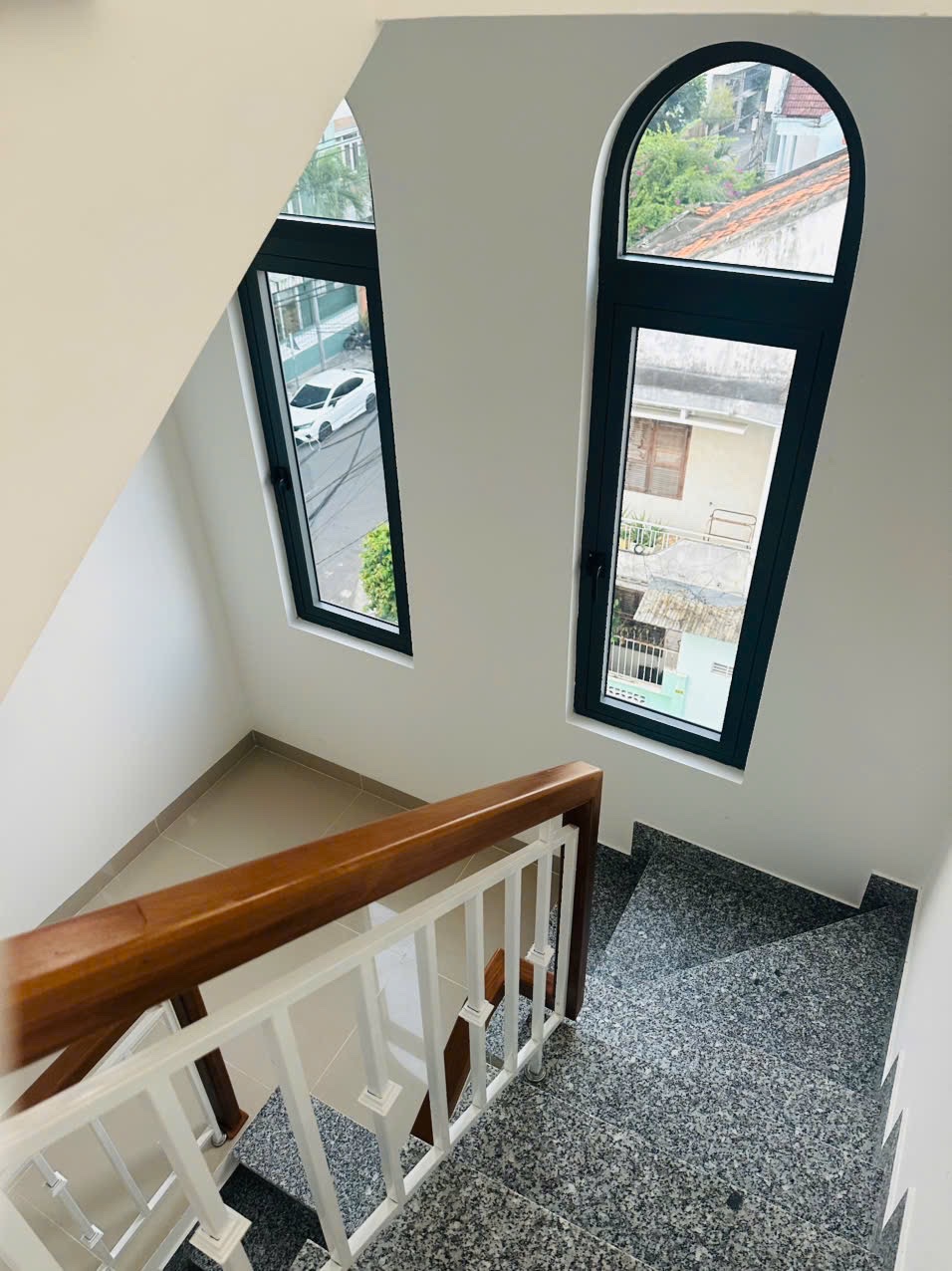 Bán nhà 4 tầng góc 2 mặt tiền Lê Chân + Âu Cơ trung tâm Nha Trang