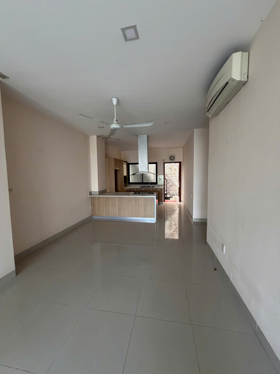 Nhà mặt tiền đường Âu Cơ, p. Tân Tiến, tp.   Nha Trang