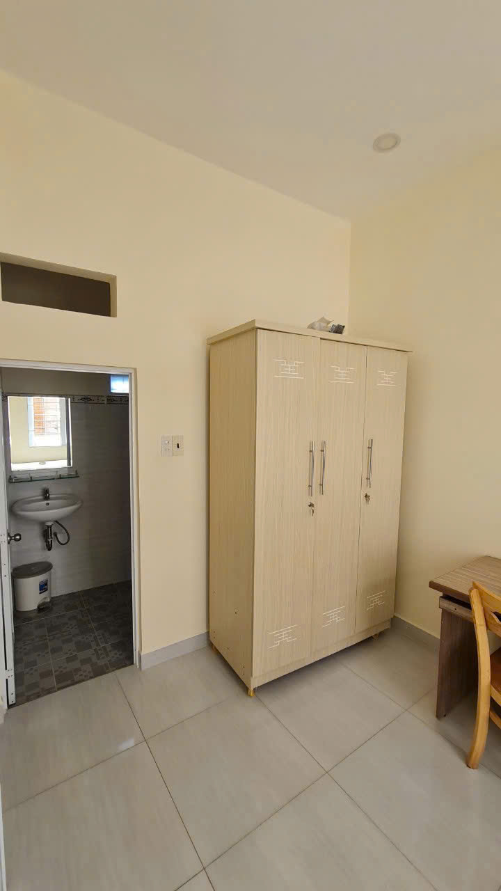 Bán nhà 3 tầng hẻm xe hơi 52 Yersin cách biển Nha Trang 3 phút di chuyển