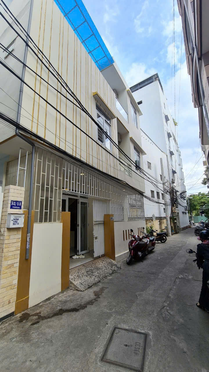 Bán nhà 3 tầng hẻm xe hơi 52 Yersin cách biển Nha Trang 3 phút di chuyển
