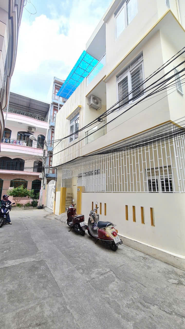 Bán nhà 3 tầng hẻm xe hơi 52 Yersin cách biển Nha Trang 3 phút di chuyển