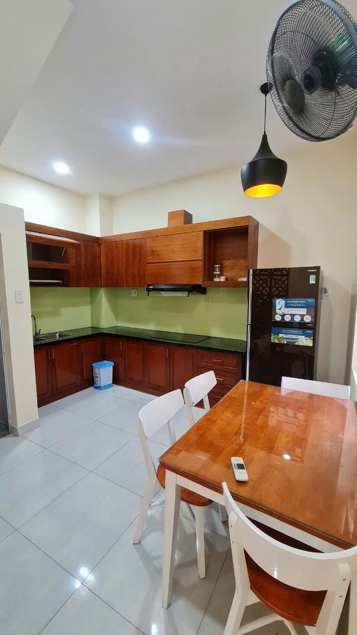 Bán nhà 3 tầng hẻm xe hơi 52 Yersin cách biển Nha Trang 3 phút di chuyển