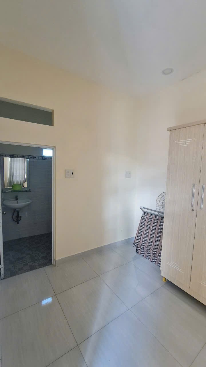 Bán nhà 3 tầng hẻm xe hơi 52 Yersin cách biển Nha Trang 3 phút di chuyển