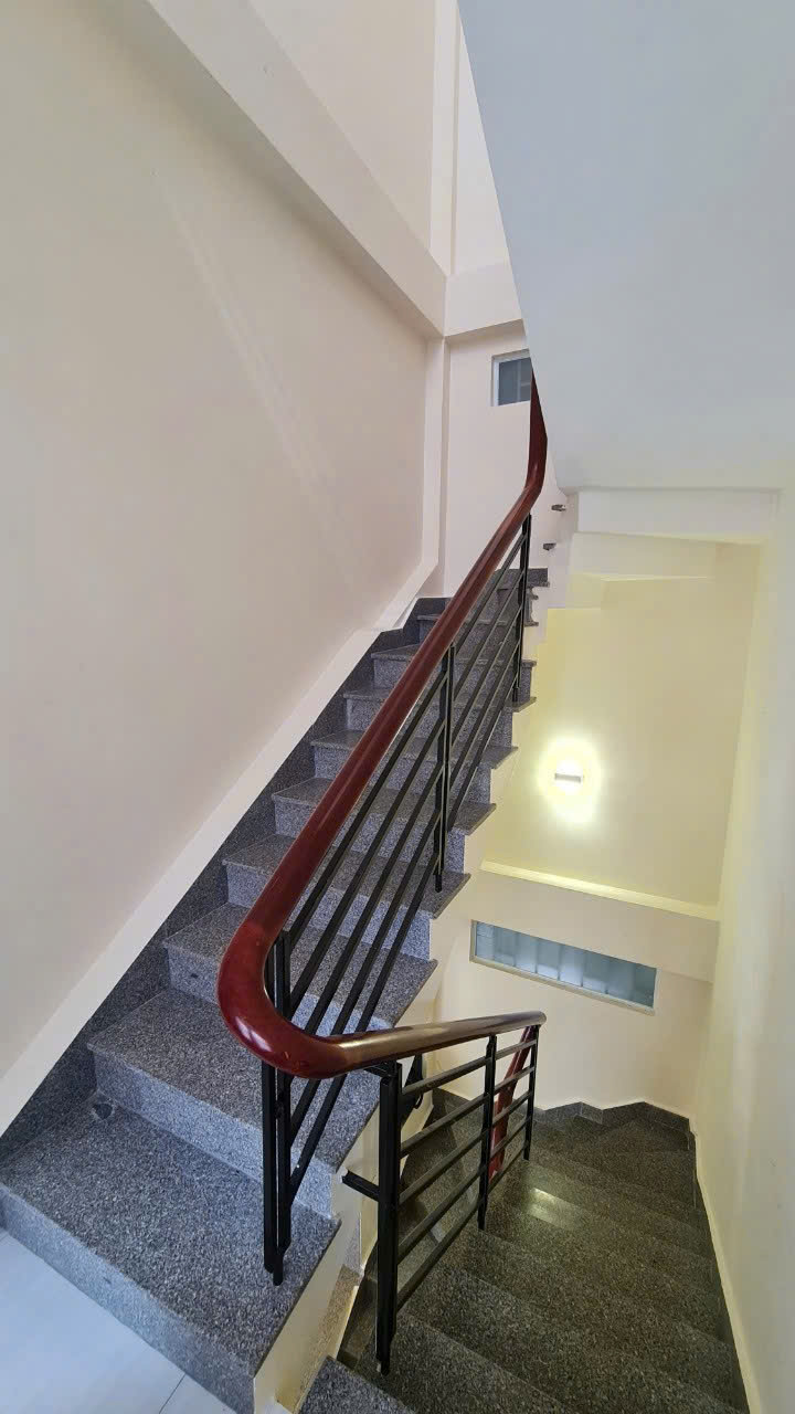 Bán nhà 3 tầng hẻm xe hơi 52 Yersin cách biển Nha Trang 3 phút di chuyển