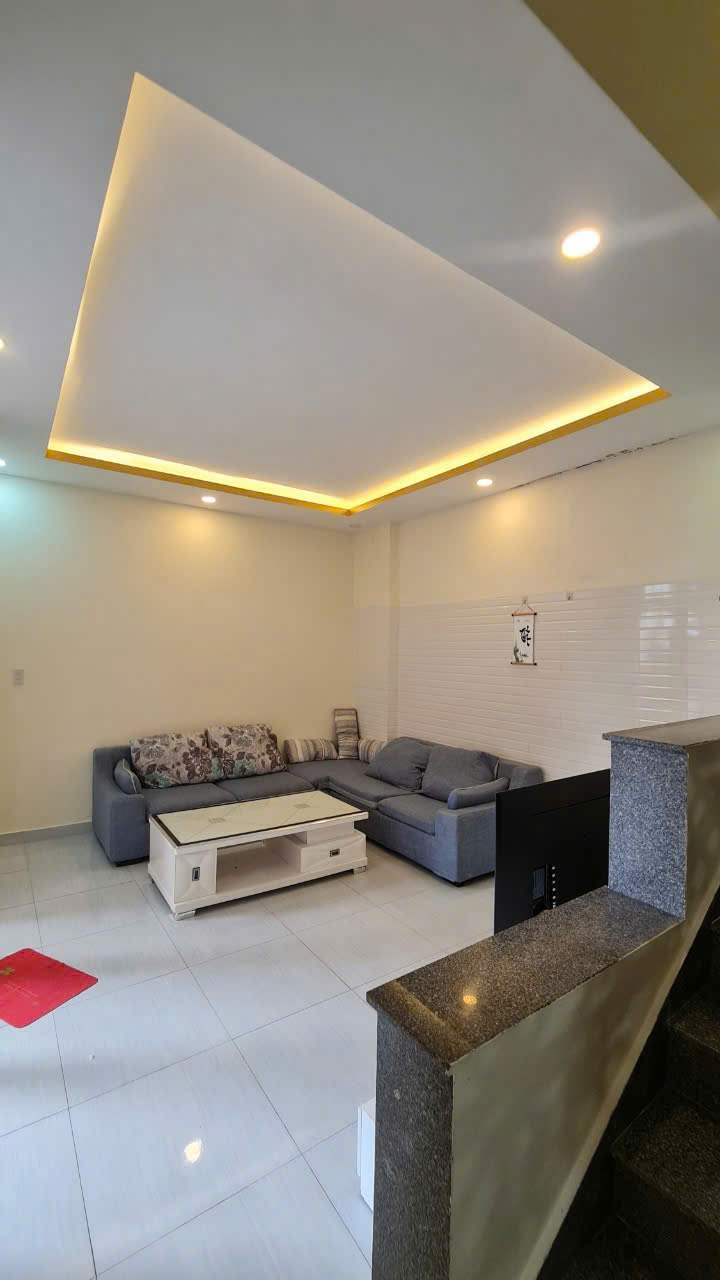 Bán nhà 3 tầng hẻm xe hơi 52 Yersin cách biển Nha Trang 3 phút di chuyển