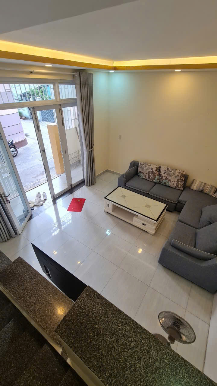 Bán nhà 3 tầng hẻm xe hơi 52 Yersin cách biển Nha Trang 3 phút di chuyển