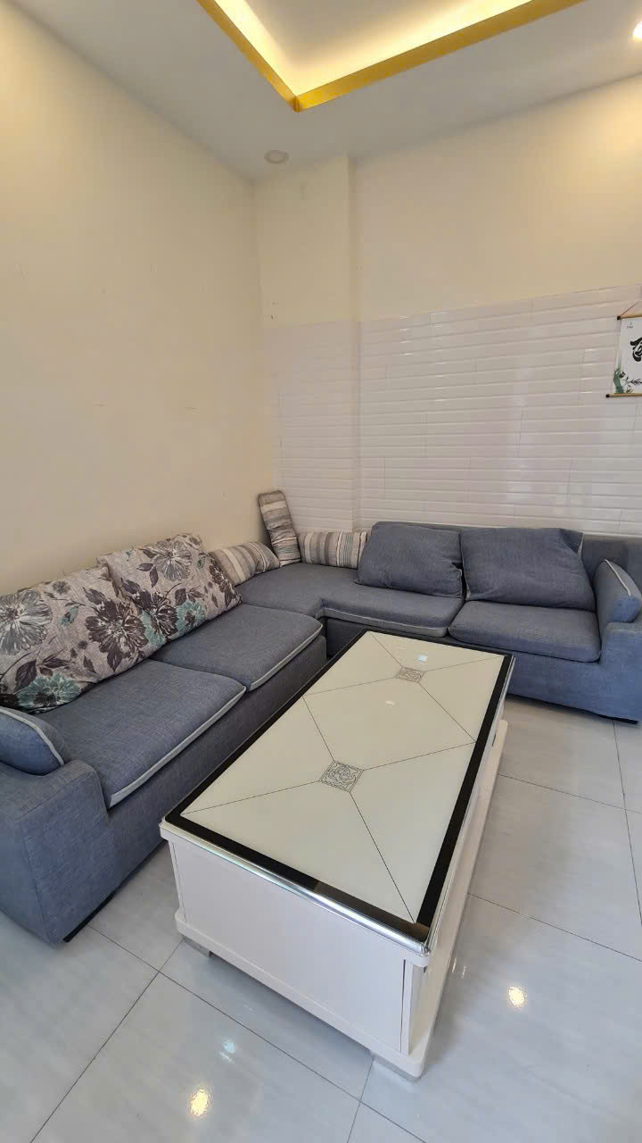 Bán nhà 3 tầng hẻm xe hơi 52 Yersin cách biển Nha Trang 3 phút di chuyển