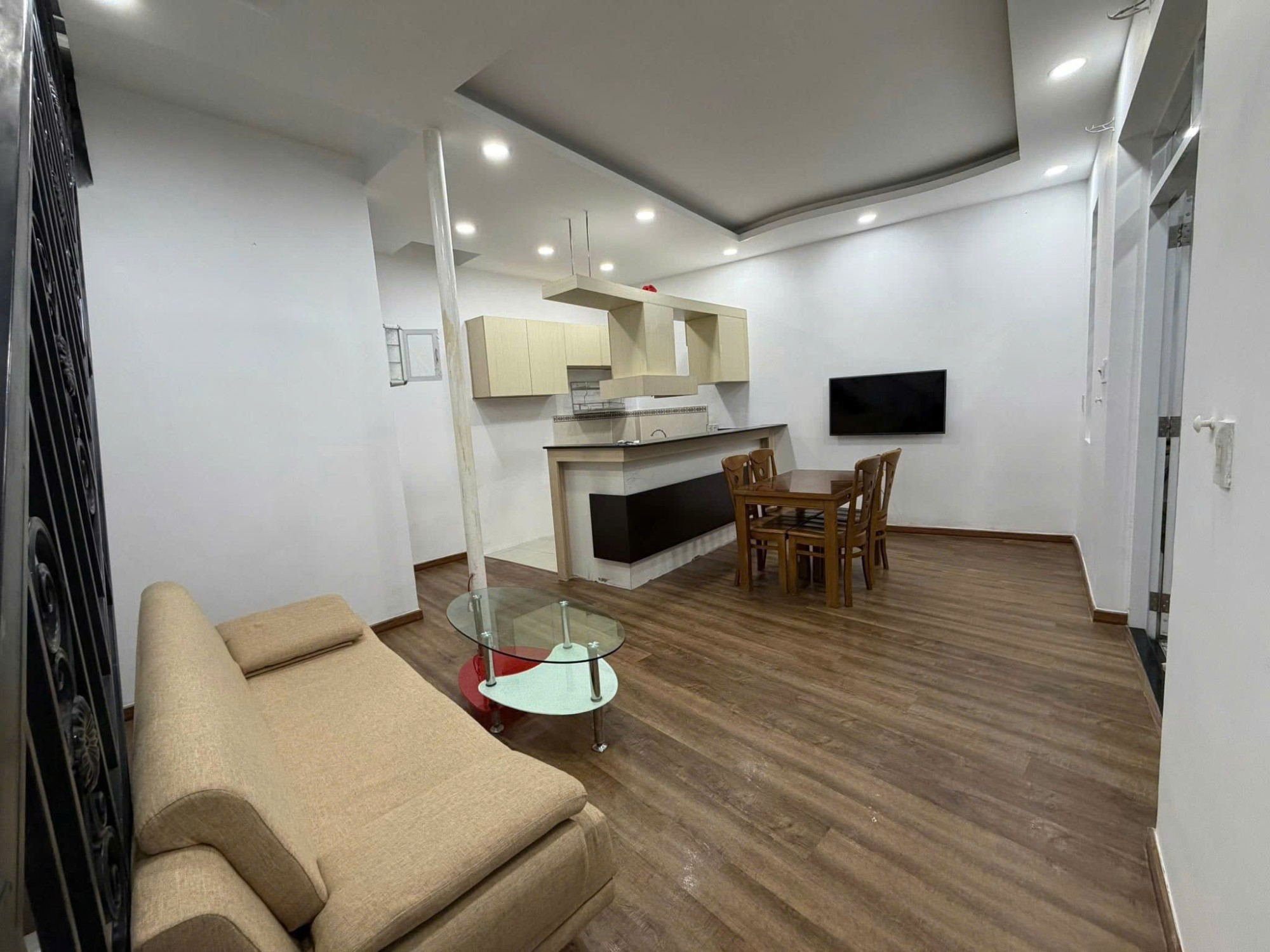 Bán nhà đẹp 1 trệt 1 lầu hẻm 3m cách chợ Phương Sài 50m