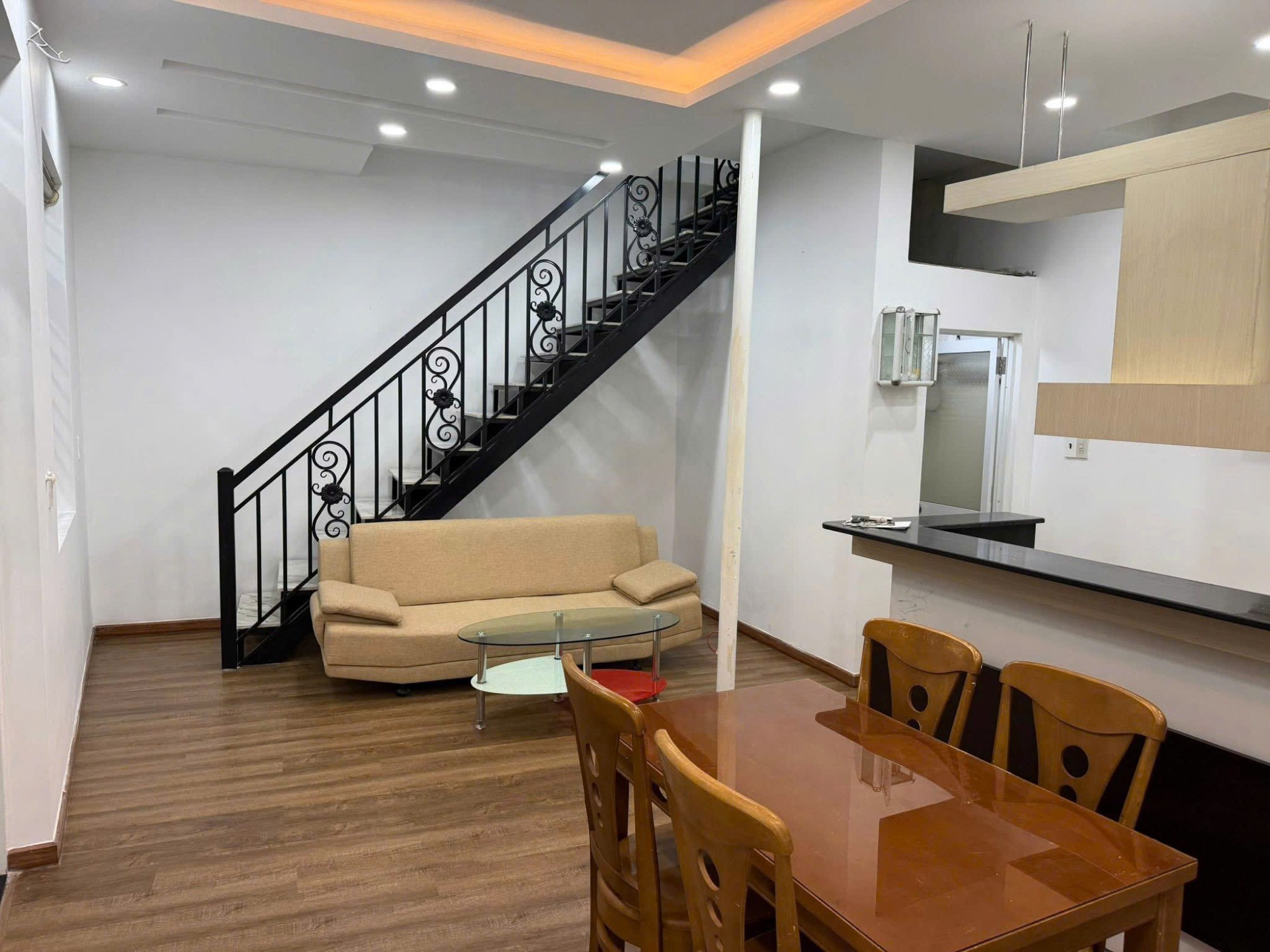 Bán nhà đẹp 1 trệt 1 lầu hẻm 3m cách chợ Phương Sài 50m