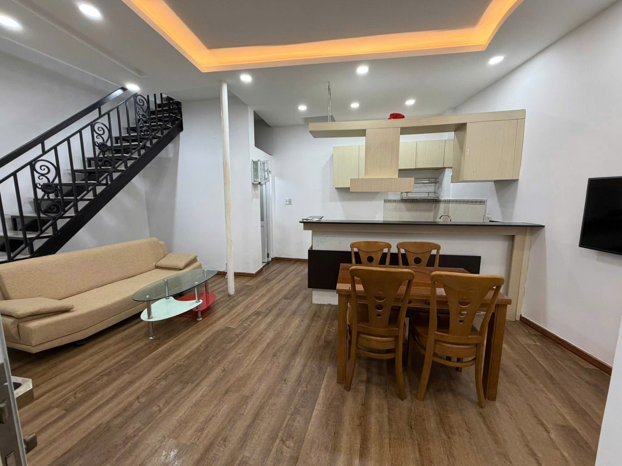 Bán nhà đẹp 1 trệt 1 lầu hẻm 3m cách chợ Phương Sài 50m