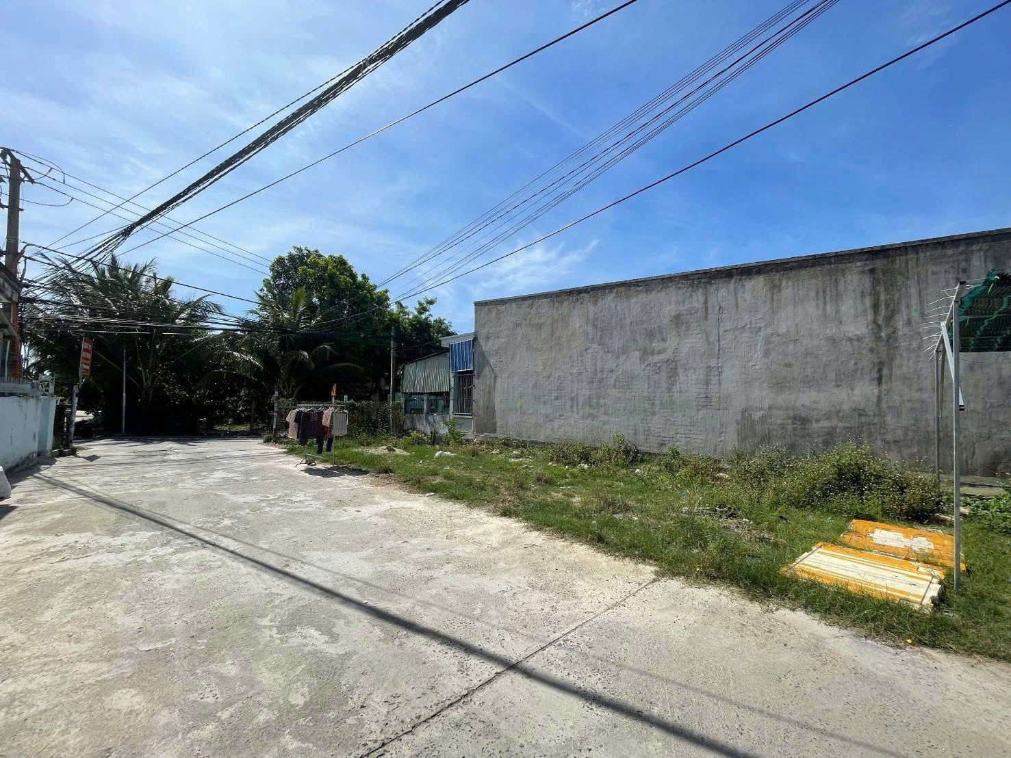 Bán đất 2 mặt tiền đường xe hơi Vĩnh Trung, p. Tây Nha Trang