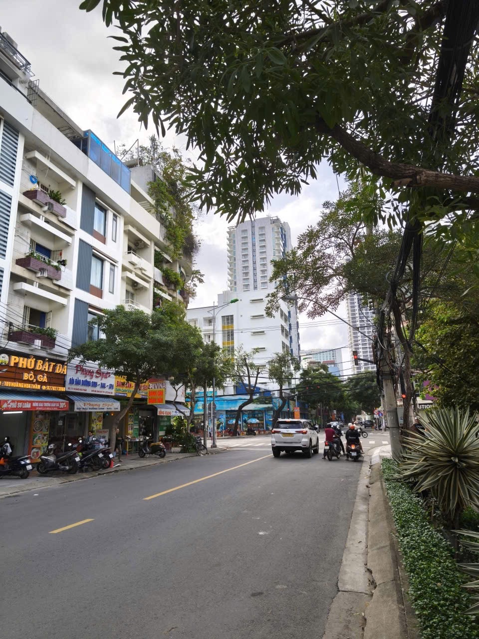 BÁN  SHOPHUOSE  mặt tiền Hoàng Hoa Thám cách biển Nha Trang 99m