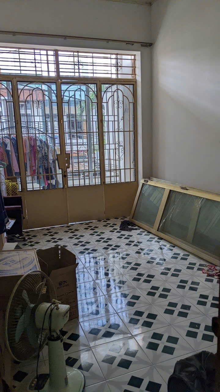 Bán nhà 2 tầng mặt tiền Kiến Thiết trung tâm Nha Trang