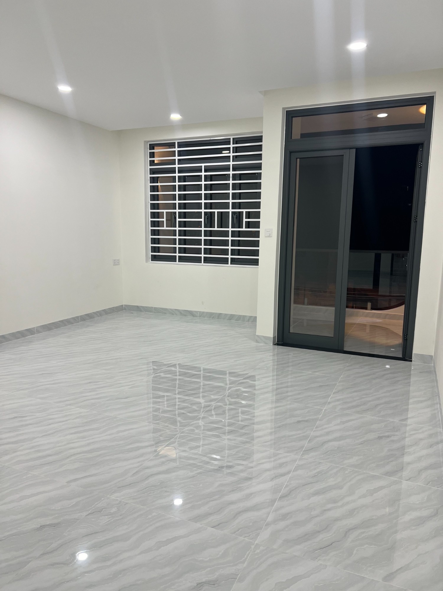 Bán nhà 1 trệt 2 lầu đường Điện Biên Phủ cách biển Nha Trang 500m