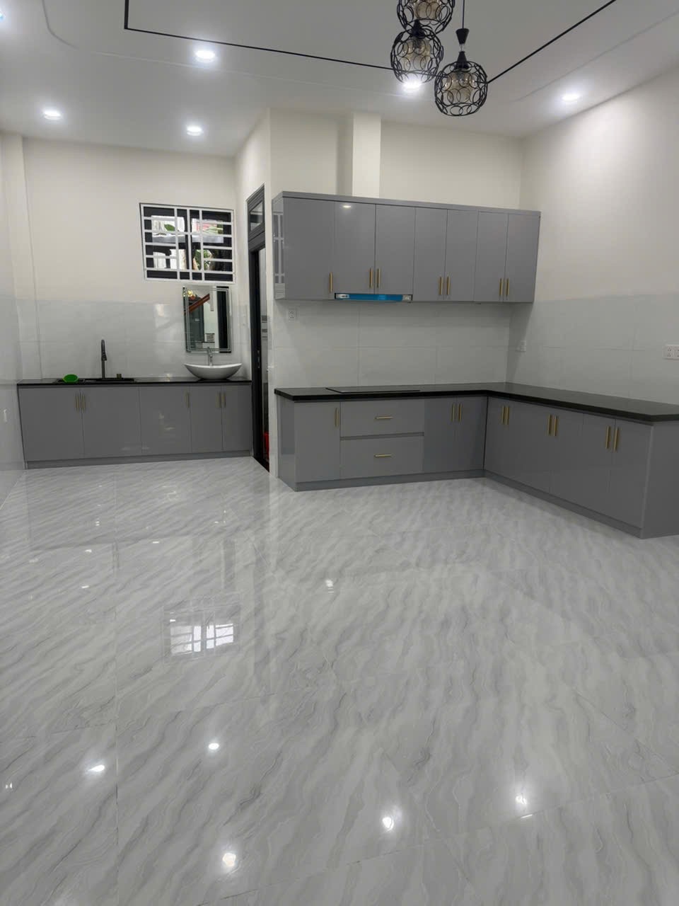 Bán nhà 1 trệt 2 lầu đường Điện Biên Phủ cách biển Nha Trang 500m