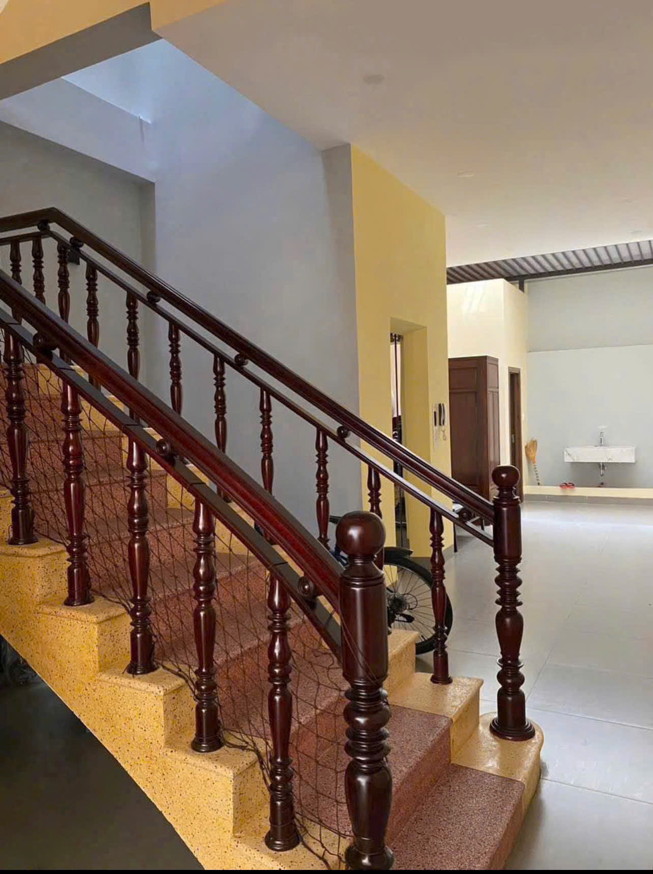 Bán nhà 4 tầng mặt tiền Lê Chân trung tâm phố Nha Trang có thang máy