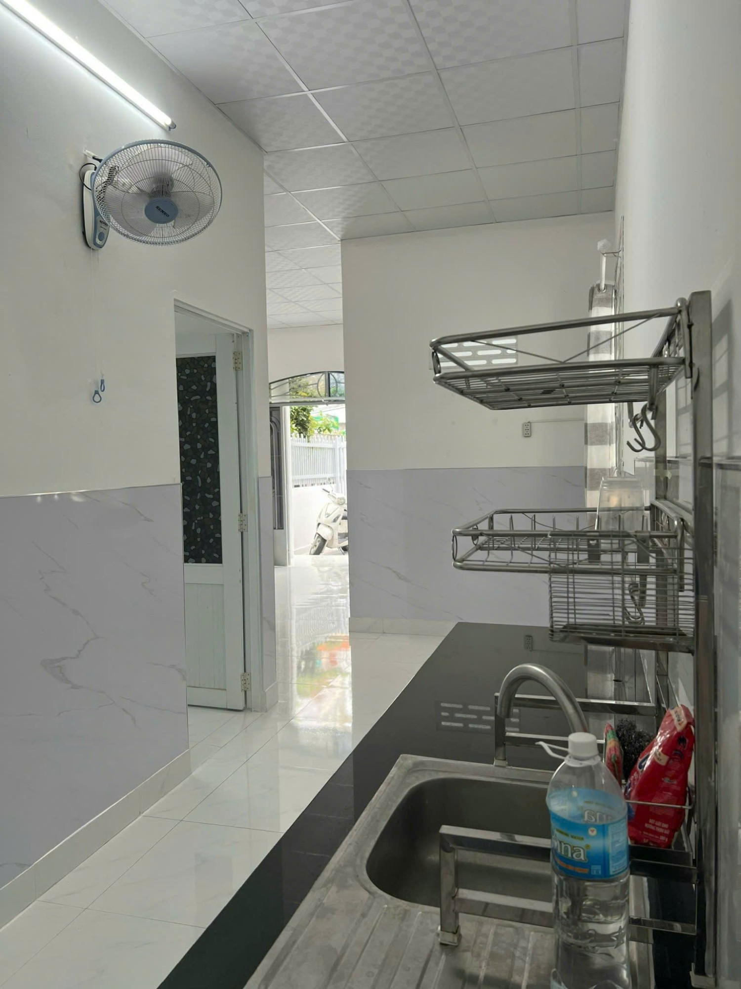 Nhà cấp 4 hẻm 2/4 ngay trường Vạn Thạnh, tp. Nha Trang di chuyển 10 phút tới biển Nha Trang