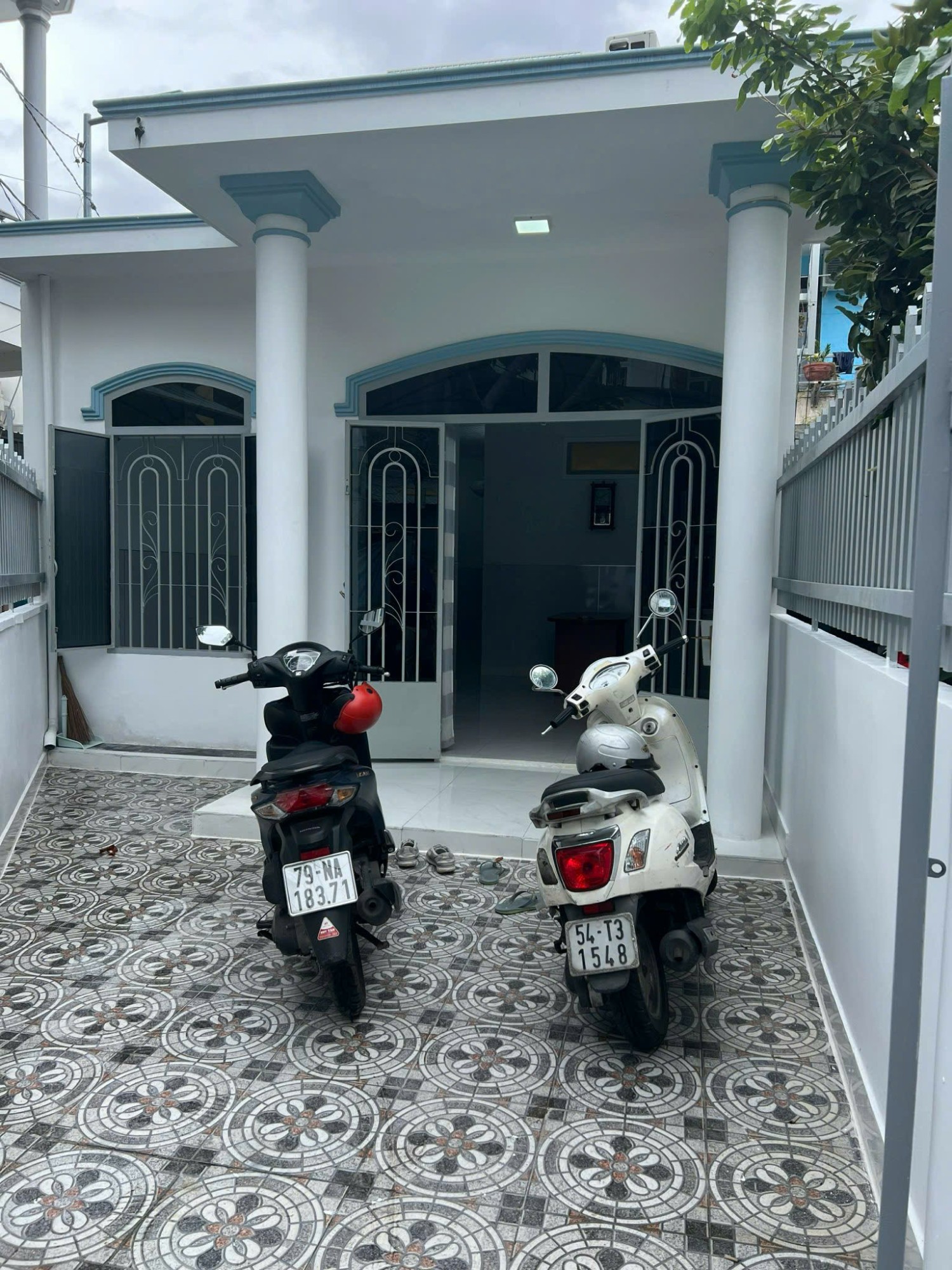 Nhà cấp 4 hẻm 2/4 ngay trường Vạn Thạnh, tp. Nha Trang di chuyển 10 phút tới biển Nha Trang