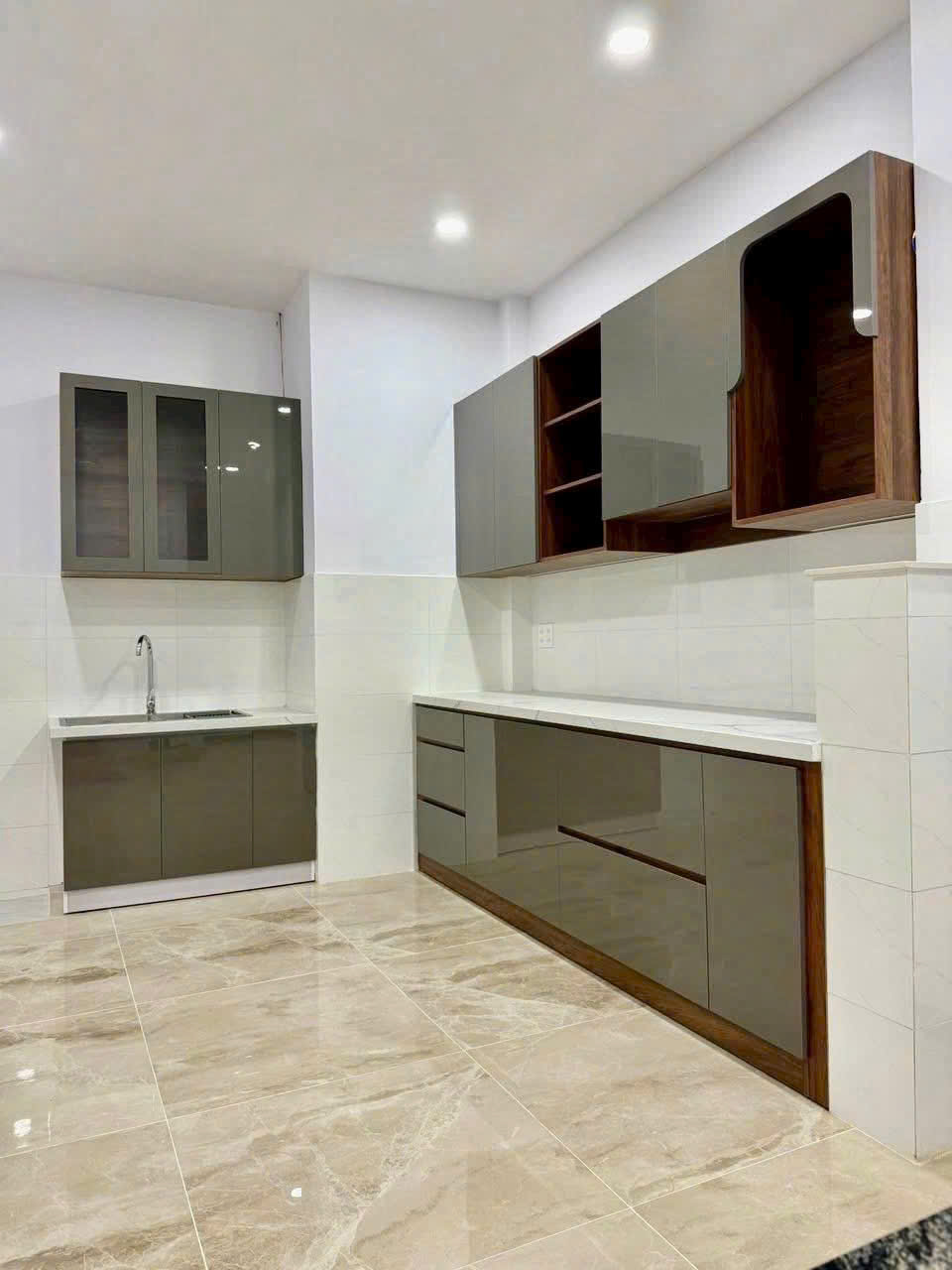 Bán nhà 4 tầng mặt tiền đường Trần Nguyên Hãn - ngay bên Chợ Xóm Mới _ Nha Trang❗️Có Thang Máy tiện lợi