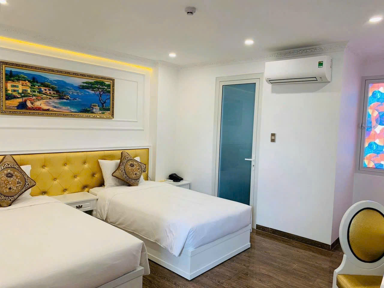 🌈 Bán khách sạn Đẹp 7 Tầng Mặt Tiền đường Trần Văn Ơn cách biển Nha Trang 3 phút đi bộ