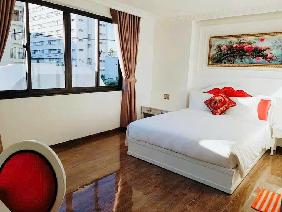 🌈 Bán khách sạn Đẹp 7 Tầng Mặt Tiền đường Trần Văn Ơn cách biển Nha Trang 3 phút đi bộ