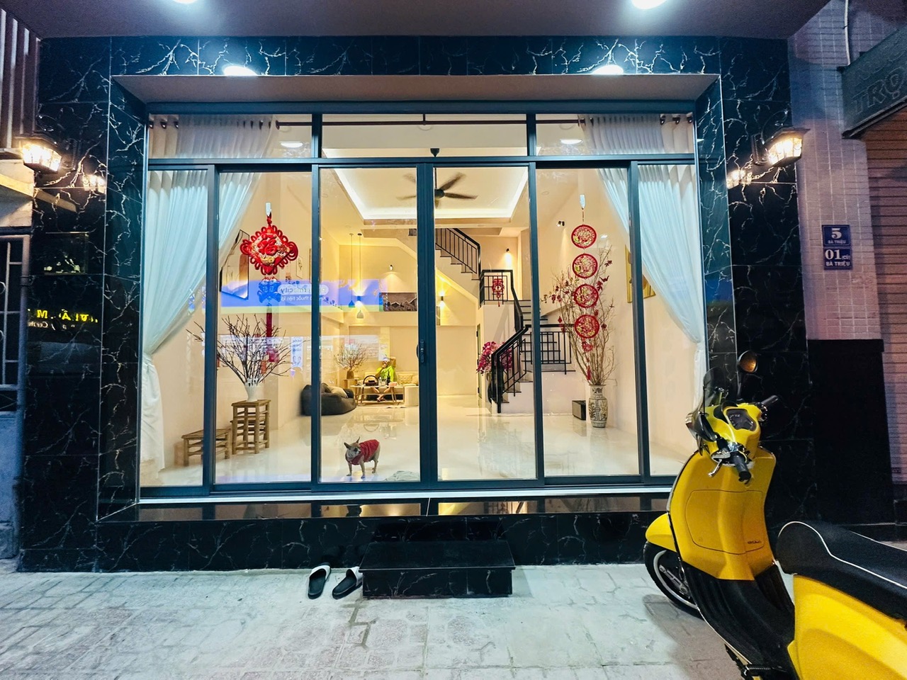 Bán nhà 4 tầng mặt tiền Bà Triệu cách biển Nha Trang 999m