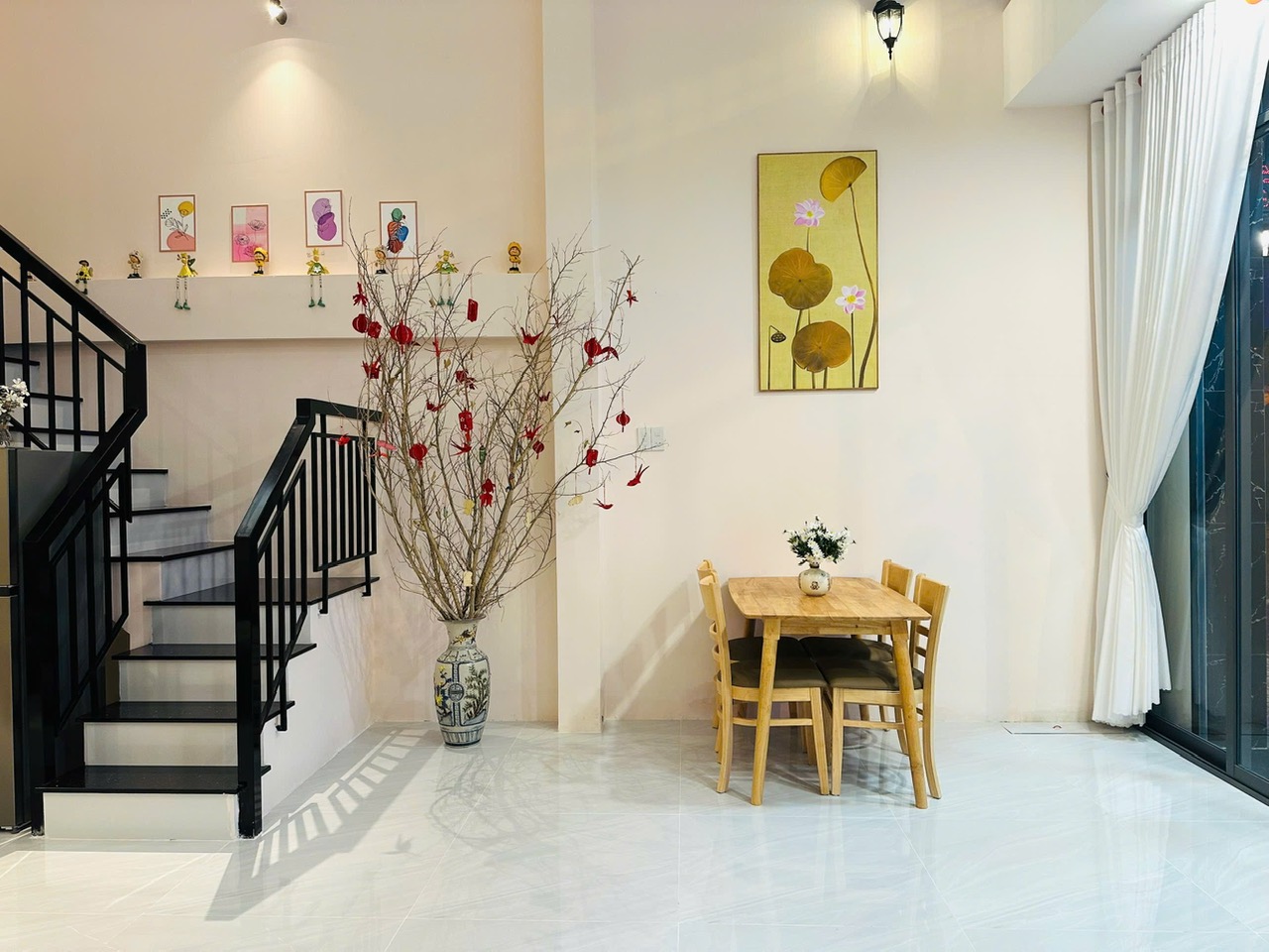 Bán nhà 4 tầng mặt tiền Bà Triệu cách biển Nha Trang 999m