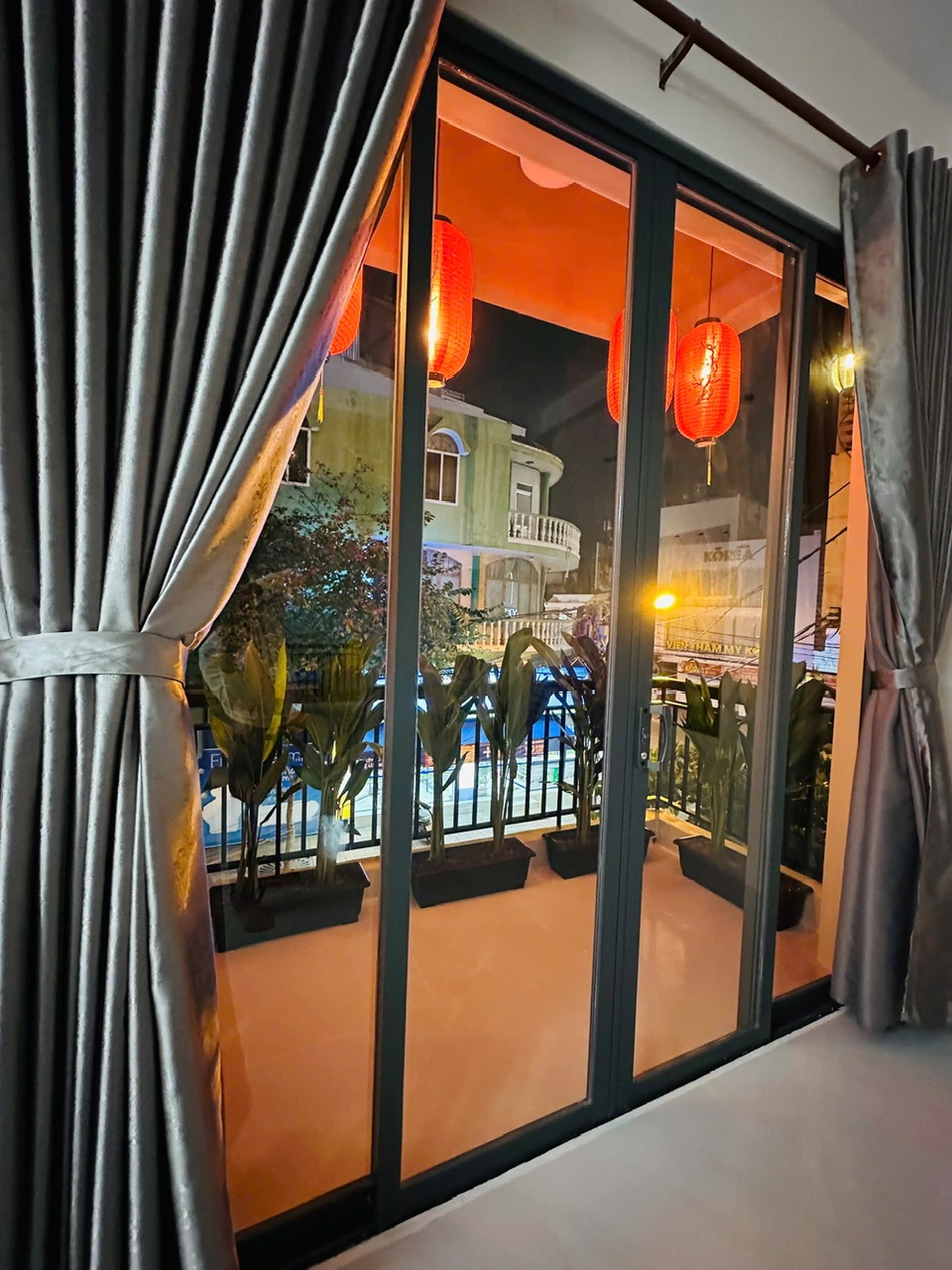 Bán nhà 4 tầng mặt tiền Bà Triệu cách biển Nha Trang 999m